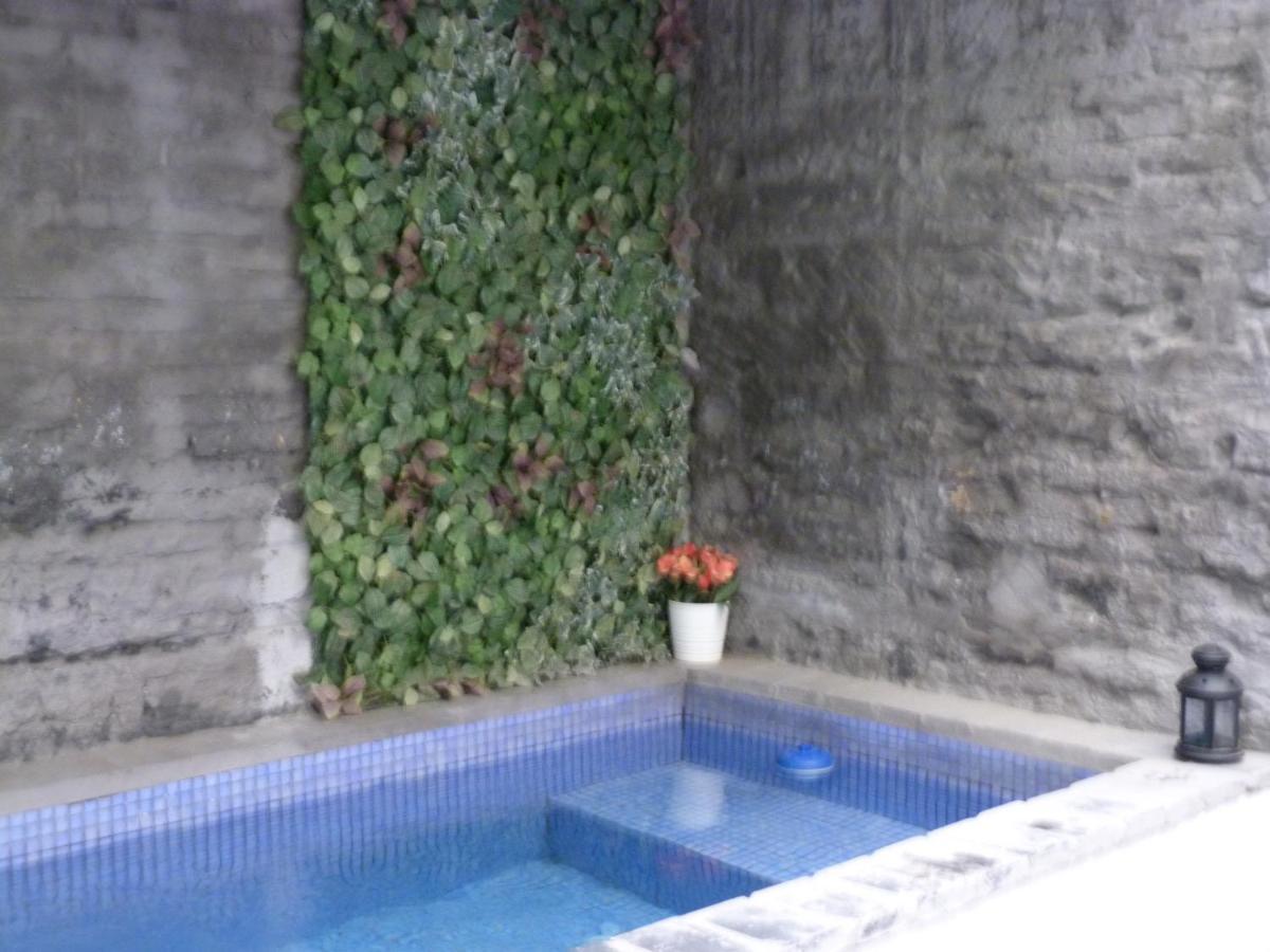 Pequeno Alojamiento Con Mini Piscina - No Climatizada فالنسيا المظهر الخارجي الصورة