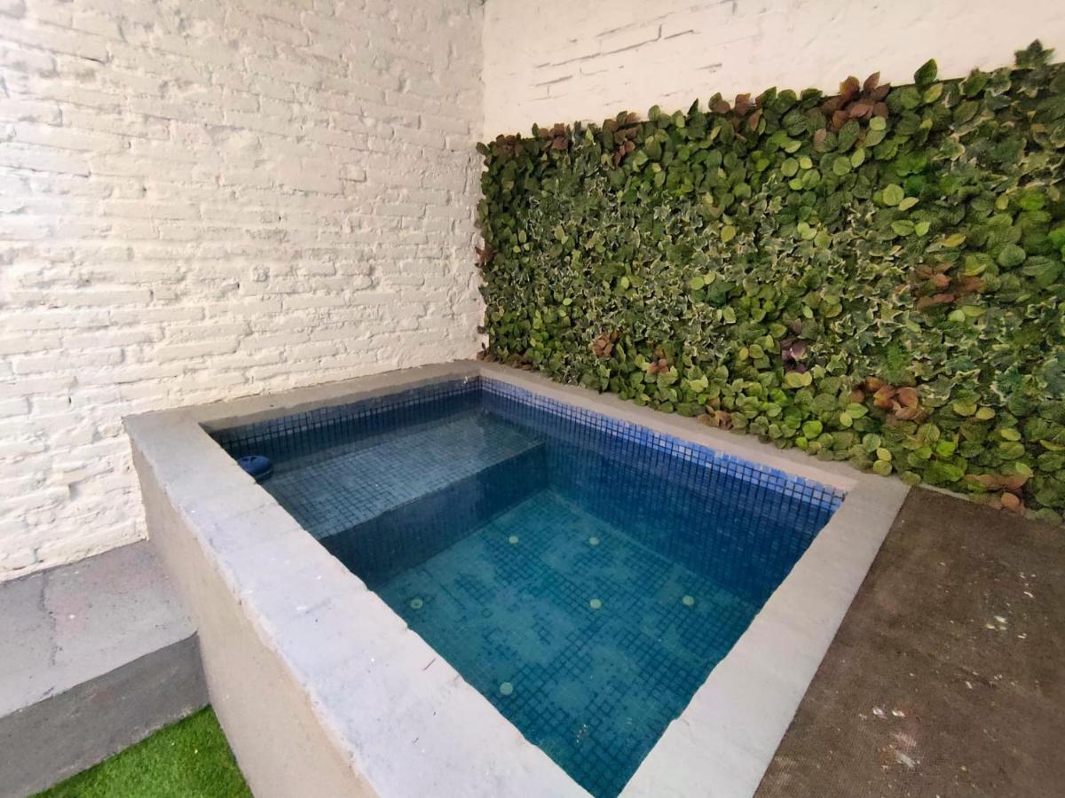 Pequeno Alojamiento Con Mini Piscina - No Climatizada فالنسيا المظهر الخارجي الصورة